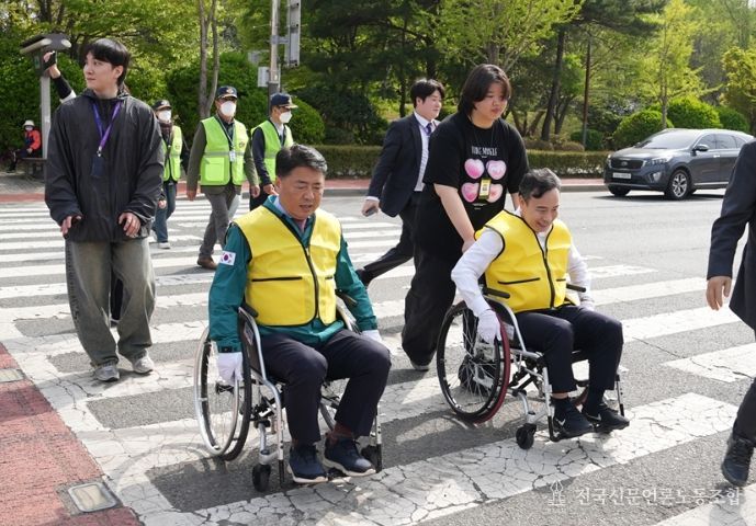 명사 초청 장애인 불편 체험 행사