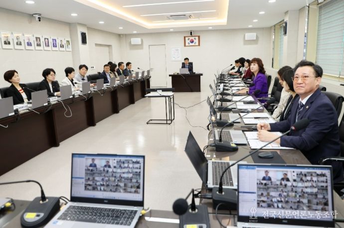 학교장 중심 실천 리더십을 위한 화상회의