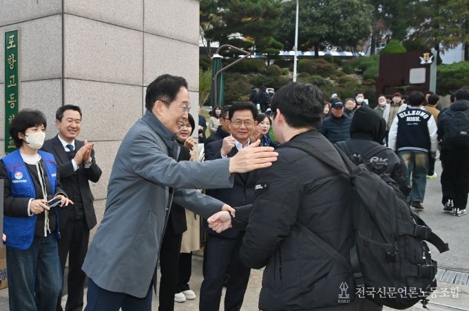 임종식 경북교육감 수능 당일 시험장 방문하여 수험생 격려(포항고등학교)