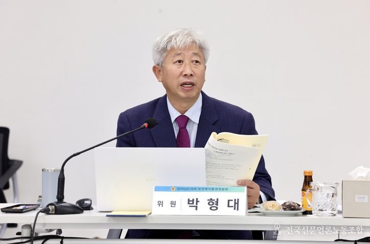 박형대 의원(진보당·장흥1)이 지난 12일 열린 전남도 환경산림국 행정사무감사에서 질의하고 있다.