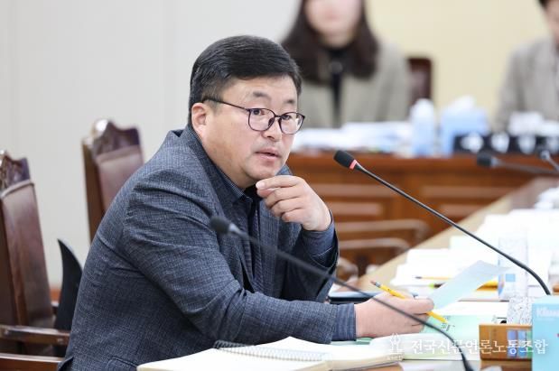 모정환 의원 기획행정위원회에서 질의 모습 사진