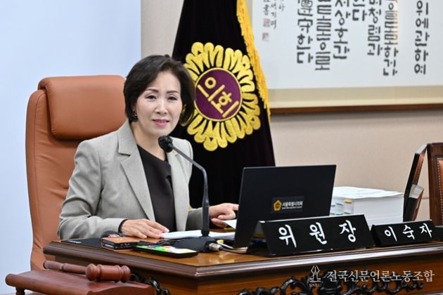 11월 17일 운영위원회 행정사무감사 중인 이숙자 위원장