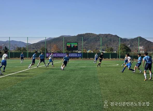 벌교생태공원축구장에서 ‘제50회 전라남도학생종합체육대회’ 축구 경기가 진행되고 있다.