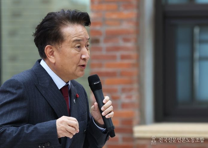 대회의실서 올해 마지막 직원조회