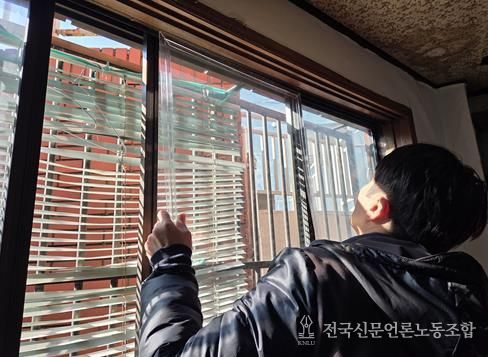 부산중구노인복지관 분관, 주거취약계층 어르신 덧유리 설치 지원