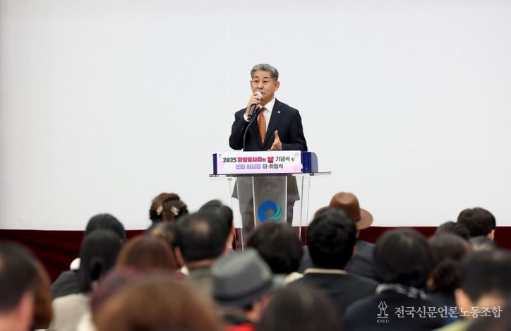 인천시의회 정해권 의장, 자원봉사자의 날 기념식서 봉사자들 격려