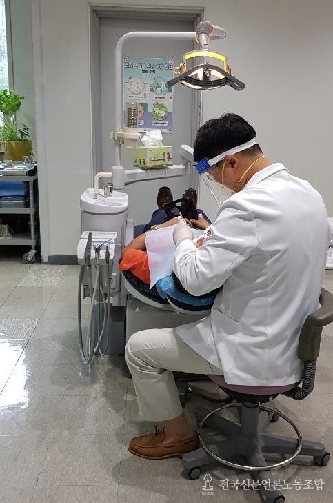 1. 천안시가 저소득층을 대상으로 구강검진을 지원하고 있다.