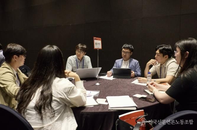 지난 6월 열린 커넥트 데이 행사에서 참여대학 및 기업 관계자들이 기술 이전 상담을 하고 있다