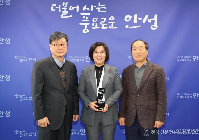 안성시, '복지정보안내도우미 사업' 우수기관 감사패 수여