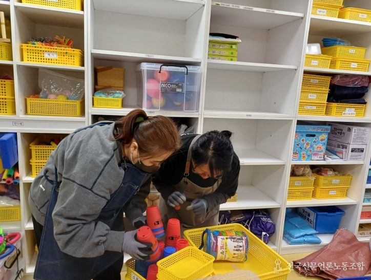 서남초 병설유치원 교구제작실 정리지원 실시