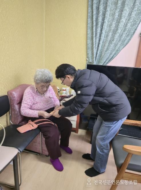 온양3동 한파 쉼터 점검 및 이·미용권 배부 모습