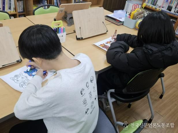 수원시 영통구 매탄2동 새마을문고 '병오년 붉은 말 색칠하기' 행사 개최