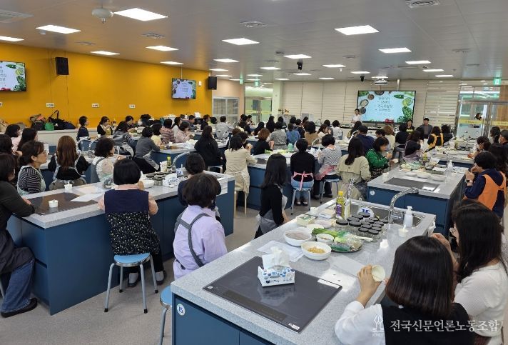 학교급식관계자 면역UP, 건강한 장만들기(강된장, 견과류쌈장)연수 실습 사진