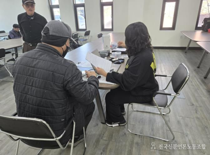 예산군 현업사업장 순회 점검 중 건강상담 실시 모습