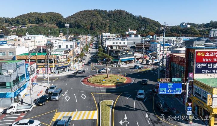 괴산읍 동부리 시계탑사거리 회전교차로