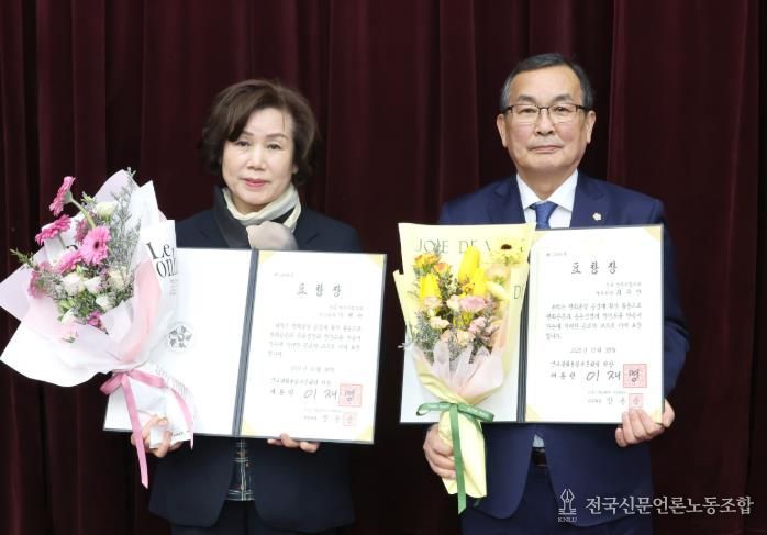 전주시의회 최주만 부의장·박혜숙 문화경제위원장, 민주평통 의장상