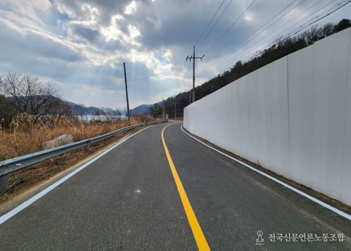 청도군, 설 명절 대비 도로환경 대대적 정비 풍각면 성곡리 차선도색(면도101호선)(후)