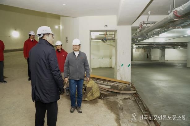 삼청제1공영주차장 공사 현장을 방문한 정문헌 구청장의 모습(2024년 12월)