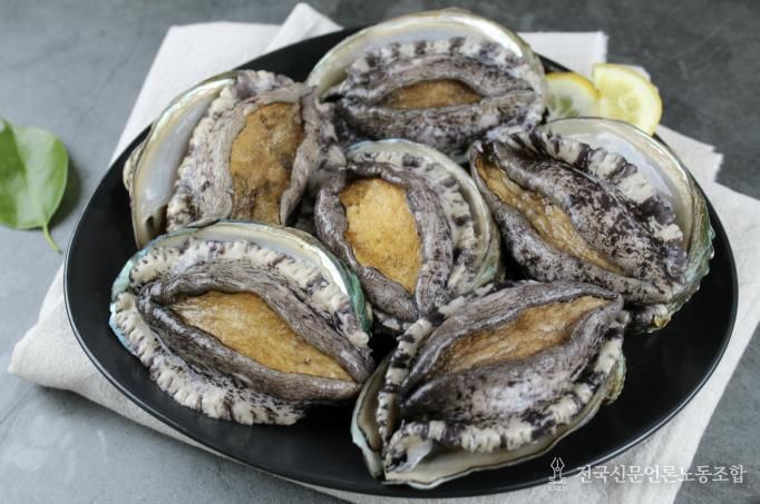 아시아 최초로 ASC 국제 인증을 획득한 완도 전복