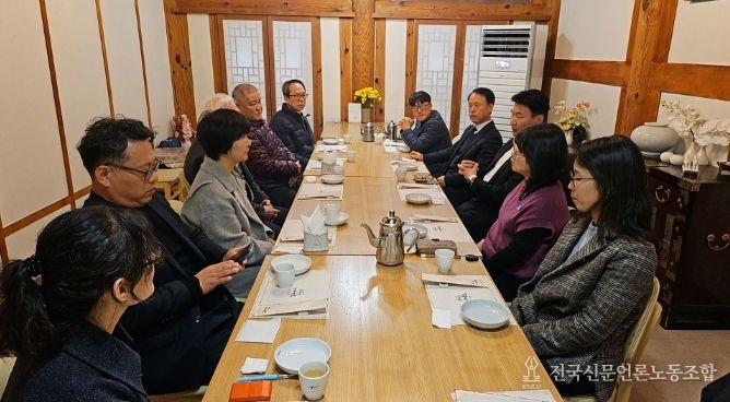 포항시는 3일 장애인복지시설 운영과 관련한 주요 현안을 공유하고 정책 개선 방향을 논의하기 위해 포항시장애인복지시설연합회와 간담회를 개최했다.