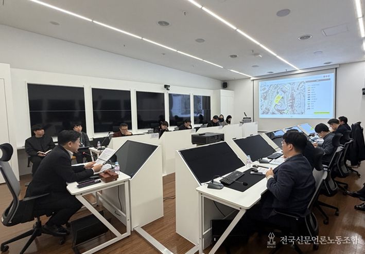 ('26.3.3.) 서울시 안전관리위원회 제1차 지역축제 소위원회에서 ‘BTS 2026 컴백쇼 @서울’의 안전관리계획(안)을 심의하고 있다.