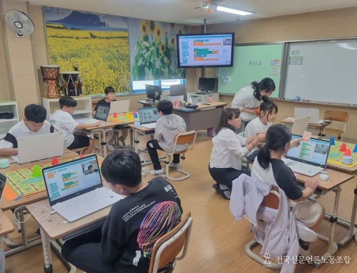 곡성군미래교육재단에서 추진하는 창의융합교육에 참여하고 있는 곡성학생들