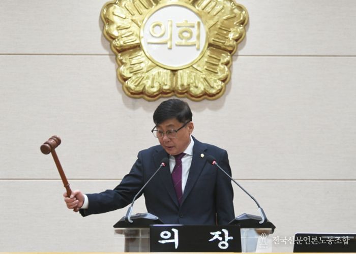 윤창철 의장이 제386회 임시회 제2차 본회의를 주재하고 있다.