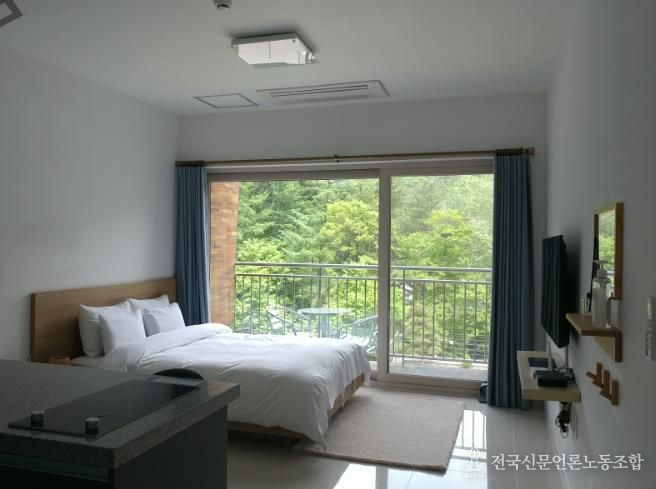 화천군의 지원으로 시설환경 개선을 완료한 화천지역 농어촌 민박들