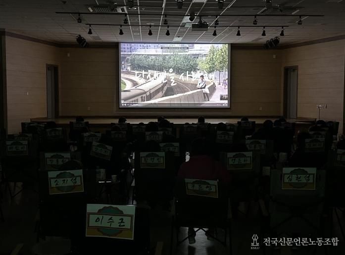 충주시, 어르신 영화 상영 프로그램 ‘청춘극장’ 18일부터 재개