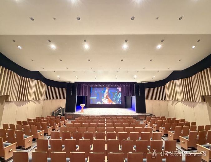 포항문화예술회관 소공연장 리모델링 후 운영 중