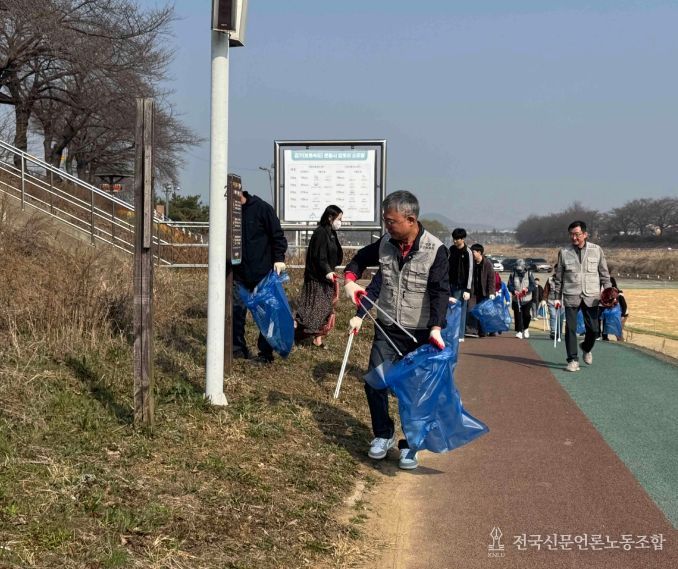 봄꽃축제 손님 맞이, 세종시 조천변 벚꽃길 환경정화