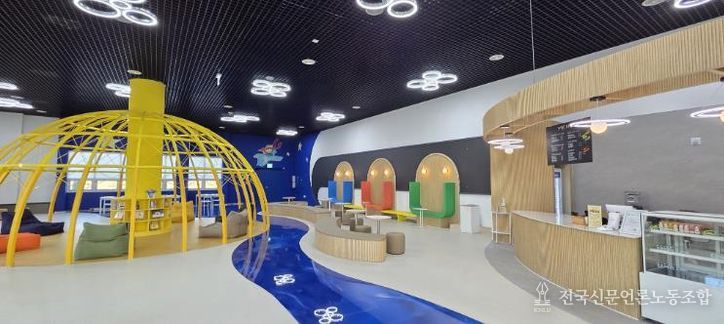 순천만잡월드 카페테리아 내부