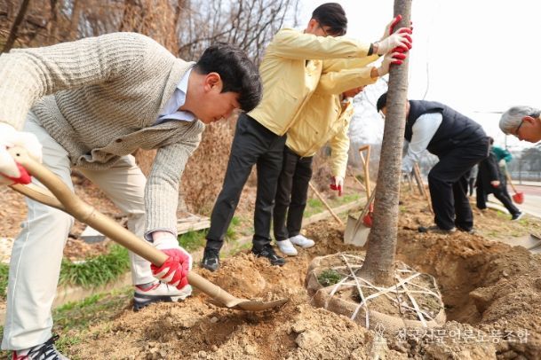 식목일 나무심기 행사