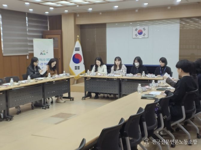 음봉면 행정복지센터에서 관계 기관 담당자들이 참석한 가운데 '고독사 예방 민·관 협의체' 1차 회의가 진행되고 있다.