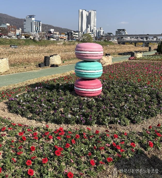 2026 무심천 흥덕대교 마카롱 조형물