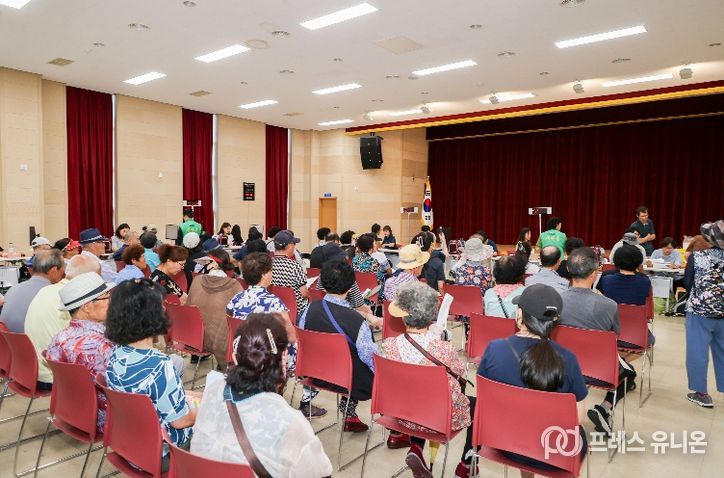 고성군, 전 군민 대상‘민생활력지원금’30만 원 지급 추진(참고사진-민생회복소비쿠폰 지급 현상