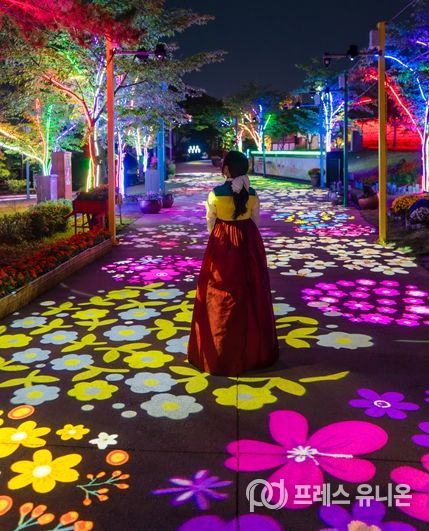 김해가야테마파크 야간개장 모습