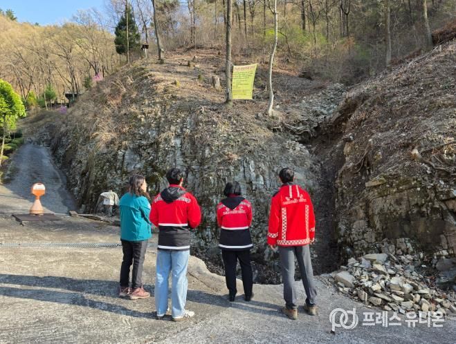 함안군, 해빙기 산사태취약지역 안전관리 총력_산사태 취약지역 점검 사진