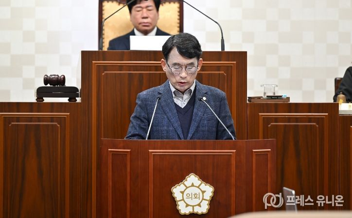 해운대구의회 김상수 의원이 제293회 임시회 본회의에서 5분 자유발언을 하고 있다.