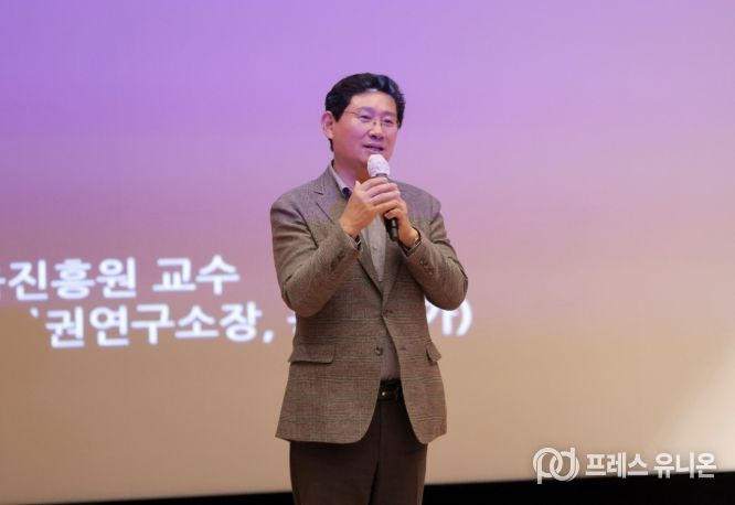 14일 시청 에이스홀에서 이상일 시장이 교육에 앞서 인사말을 하고 있다