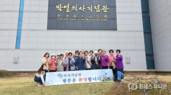 단체 기념 촬영 사진