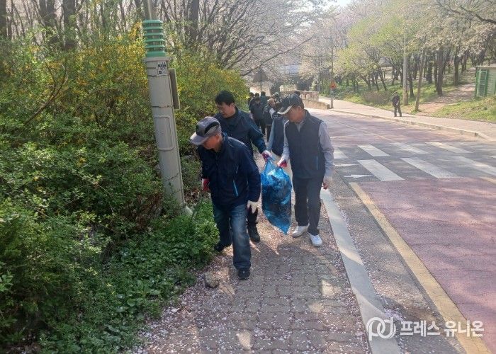 고양시 화정1동,‘쓰레기를 담자, 쓰담쓰담 화정1동 마을대청소’실시